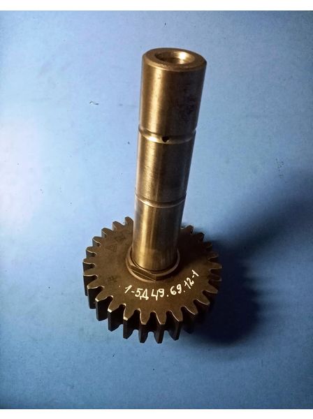 Вал с шестерней 1-5Д49.69.12-1